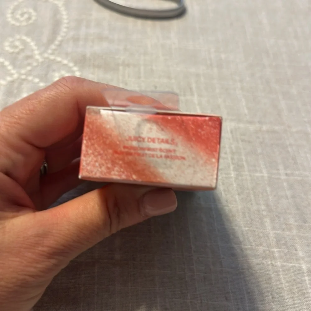 Morphe lust potion bi-phase lip oil in passionfruit scent
